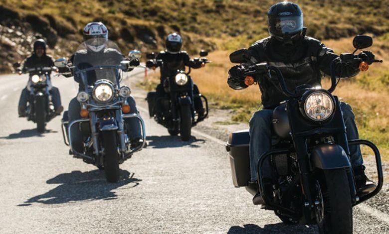 Benefits of traveling in a large motorcycle group feature image
