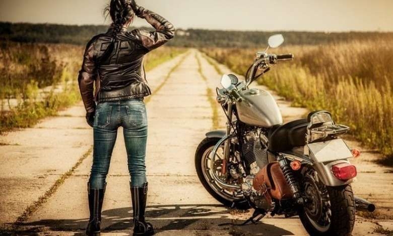 Best motorcycle riding boots for women riders feature image