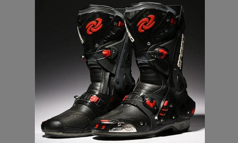 Detailed discussion about protective motorcycle boots feature image