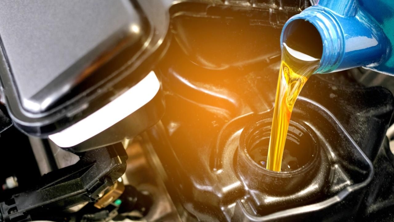 How to Choose the Right Engine Oil for Your Motorcycle feature image