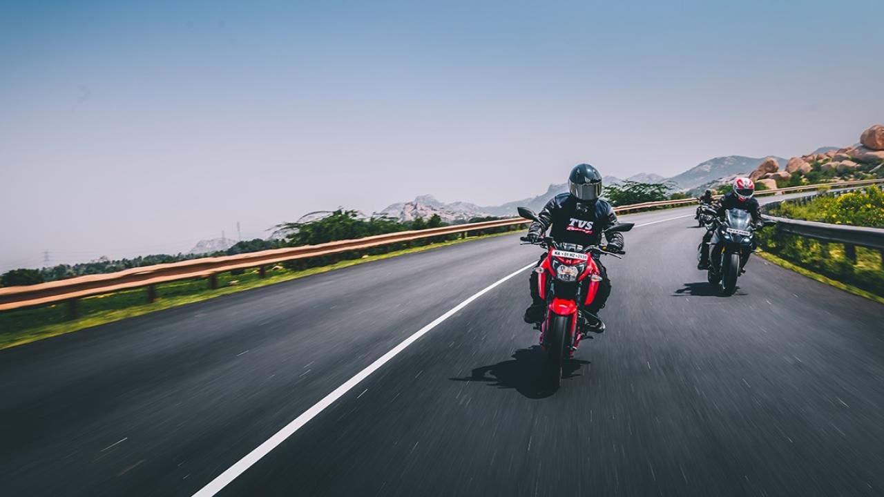 বাংলাদেশে সড়ক দুর্ঘটনাঃ কারণ এবং প্রতিকার feature image