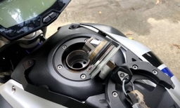 How can a biker understand that the bike is consuming too much oil? news image