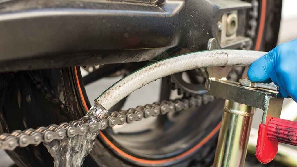 5 Easy Ways to Clean Your Motorcycle Chain feature image