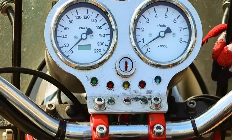 How Motorcycle Speedometers Work feature image