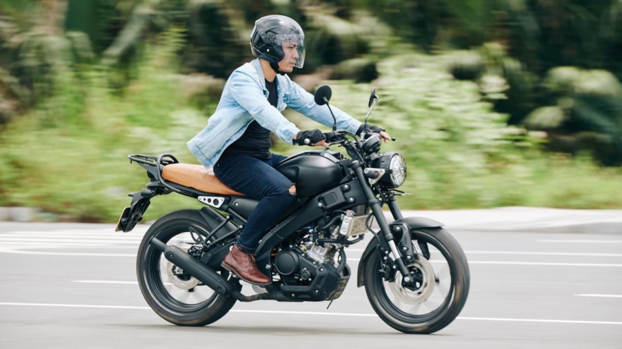 নকল ইঞ্জিন অয়েল চেনার ১০ টি উপায় feature image