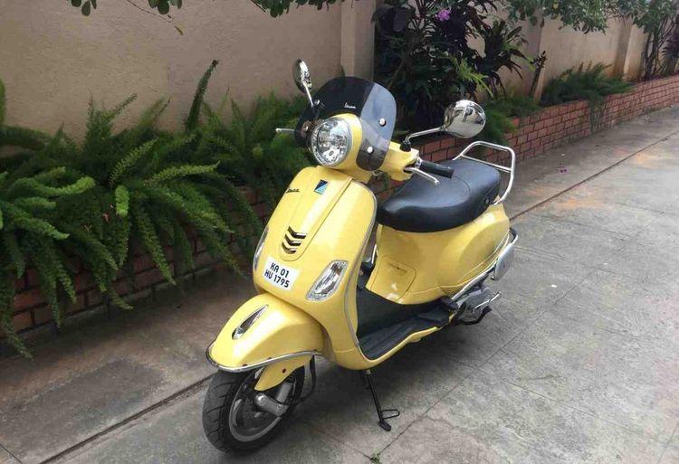 Vespa VXL 150 (Yellow)