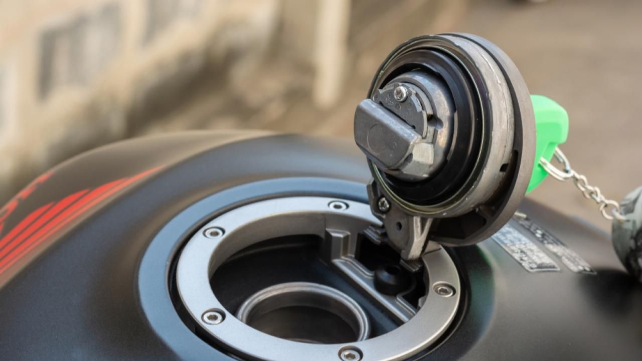 বাইক দীর্ঘদিন বন্ধ? দেখা দিতে পারে যেসব সমস্যা feature image